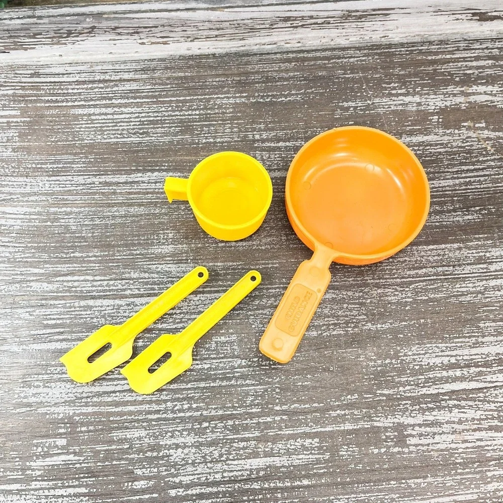 Vintage Tupperware Toy Spatula Spreader Yellow cup and pot,‎ set of 4